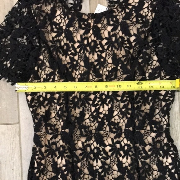 NWT NSR Nude slip with Black lace overlay Short sleeve MIDI dress size Medium - Picture 6 of 9